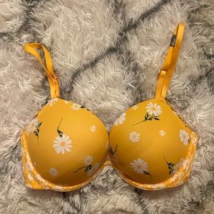 Victoria Secrets Super Push Up Bra